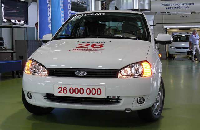 Névadó verseny győztese kapta ajándékba a 26 milliomodik Ladát