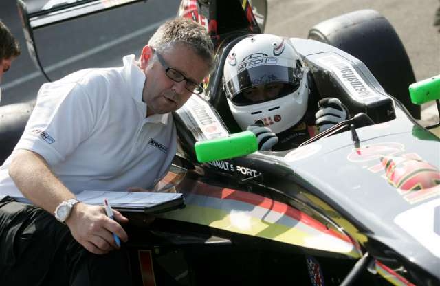 Még egy lépéssel közelebb az F1-hez a magyar srác!