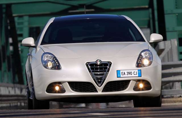 Szépséget kölcsönöz a FIAT az Alfa Romeótól a Dodge-nak