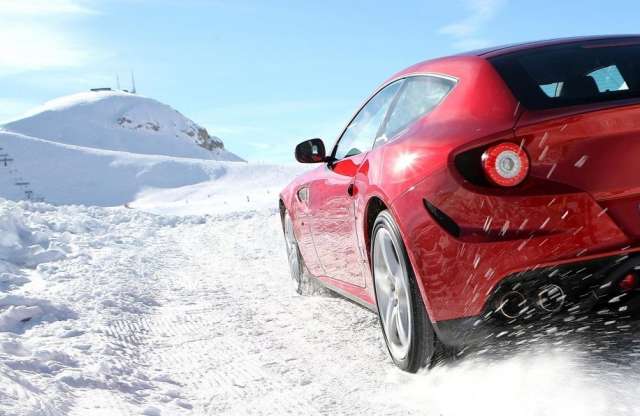 Havon tesztel a Ferrari FF 4X4