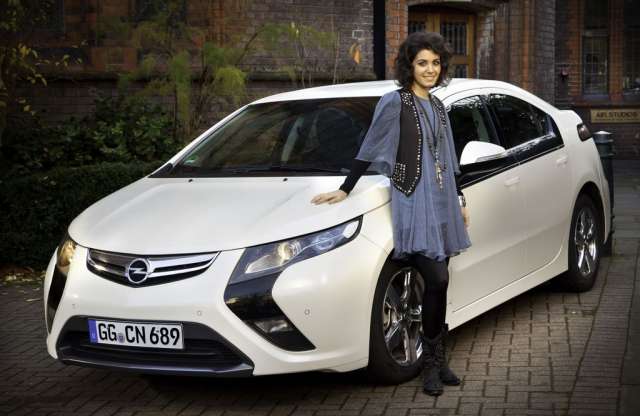 Startra készen az Opel Ampera és Katie Melua