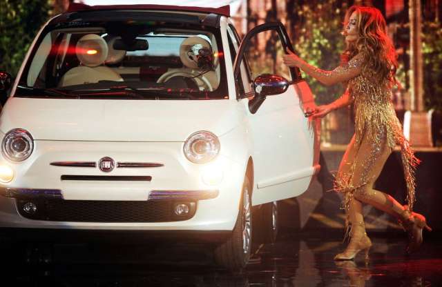 J-Lót kicsukta a Fiat 500. Megtaposta a kisautót