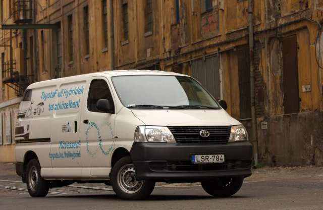 Be fogják tiltani, de még kapható: Toyota Hiace teszt
