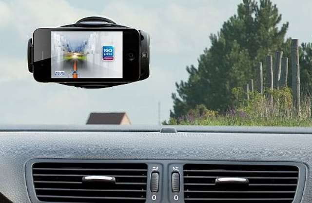 Szoftver után telefontartót készített az iGO-t gyártó NNG
