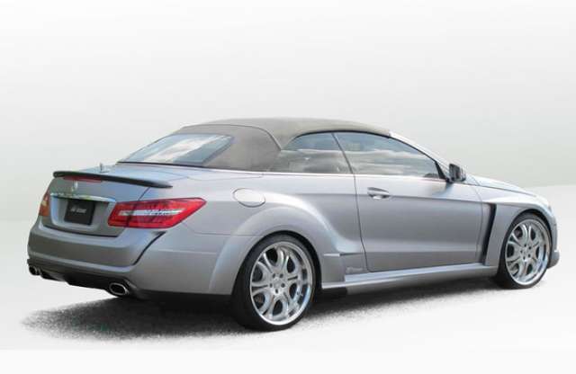 Kabrió E osztály uszályos ruhában