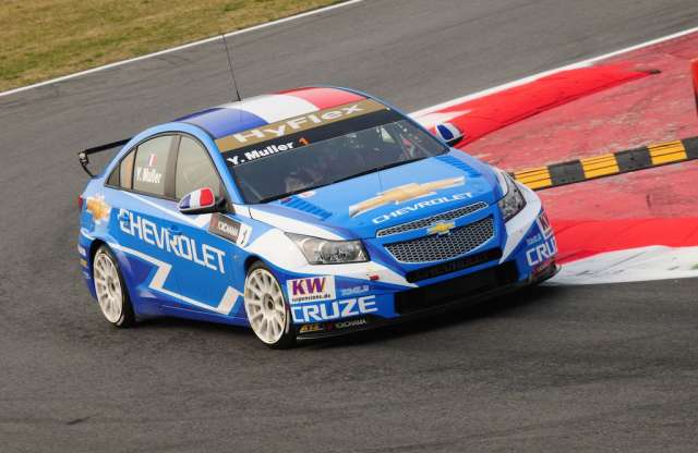 Kaki a BMW-vel szorul a WTCC-n