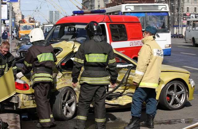 Szanaszét törték egymást a béna BMW-sek