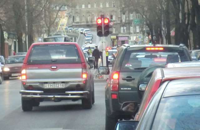 Fordulj meg vagy fordulj vissza, esetleg fel!