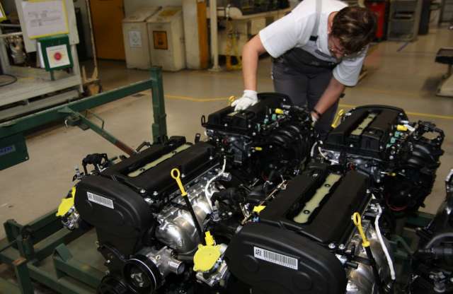 Év végére átlépheti az egymilliárdot a Földön levő autók száma