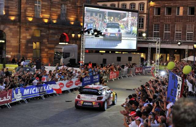 Villanyoszlop dőlt a nézőkre a Francia ralin