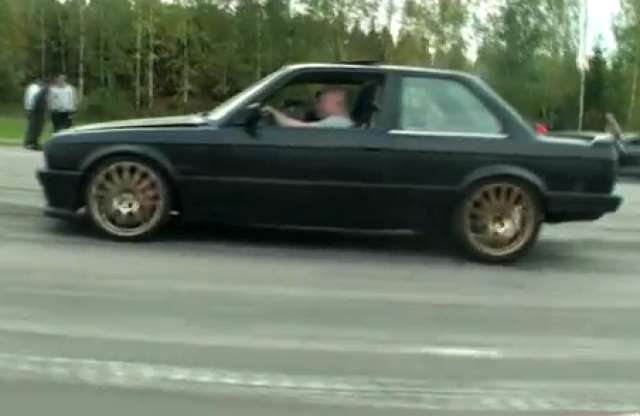 Ferrarit gyorsult le a 25 éves BMW