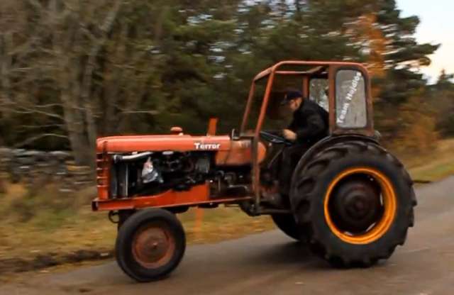 Ez az igazi traktormajális: csapatás a szántón