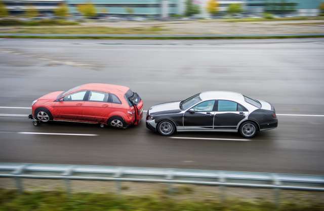 Villanypásztorok az autóban: ki vezet a végén?