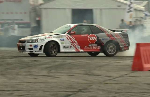 Kétkezi sport a drift? Ugyan már, két láb bőven elég