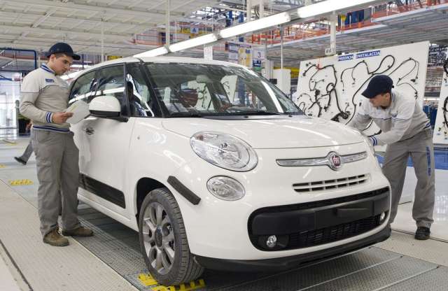 Csavarhúzóval büntettek a Fiat-gyárban