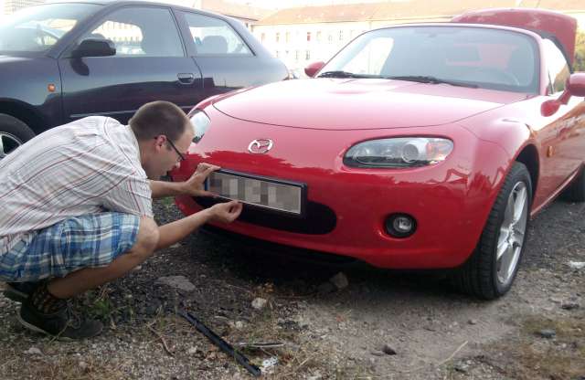 Kánikulában kell autót honosítani!