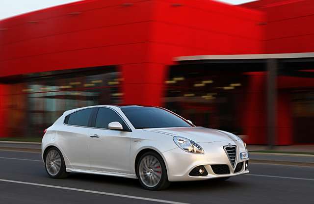 Ha unalmas az egyenruha: Alfa Giulietta vs Lancia Delta