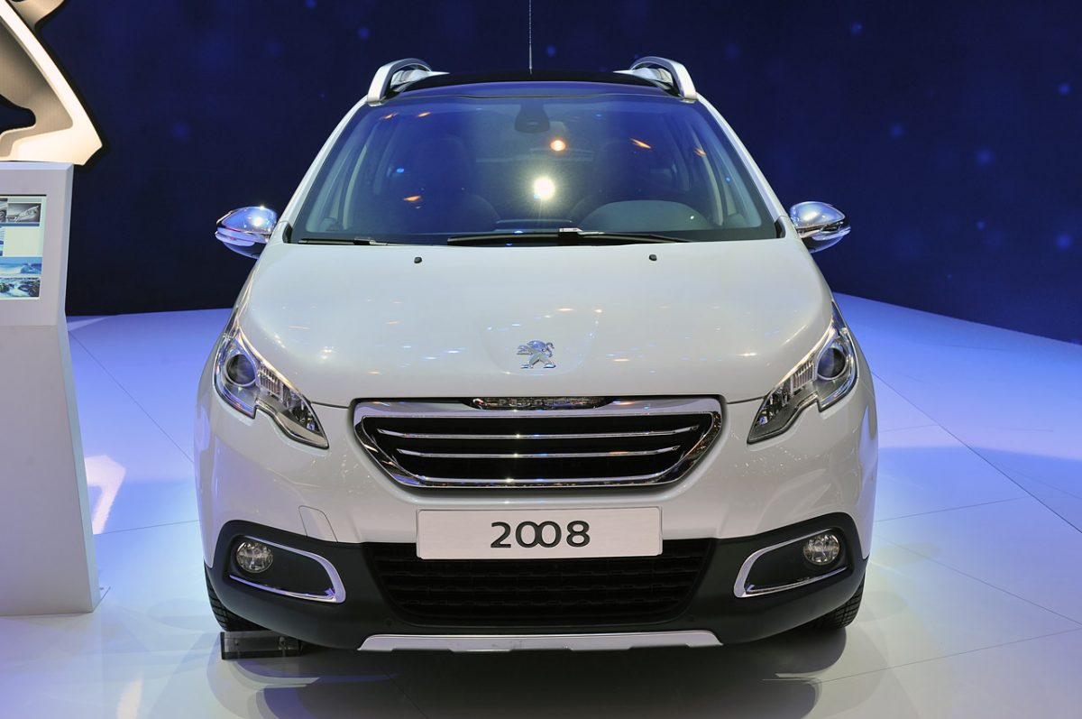 PEUGEOT 208