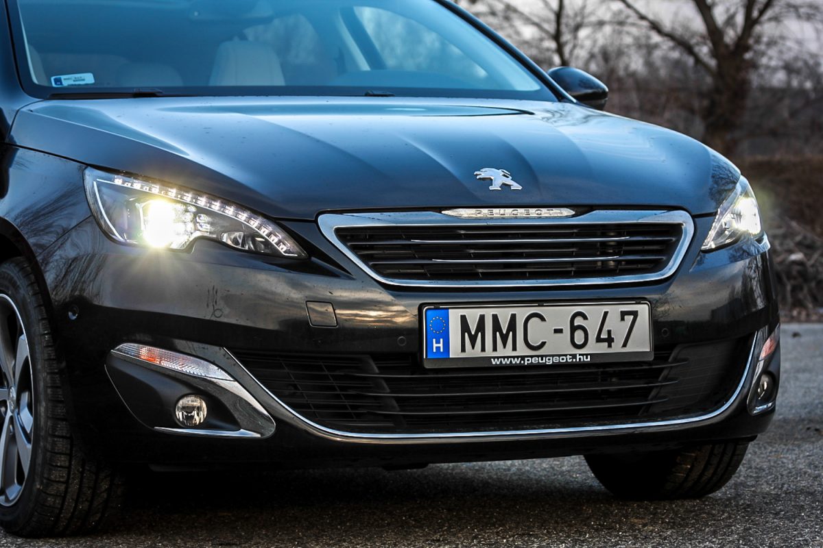 PEUGEOT 308