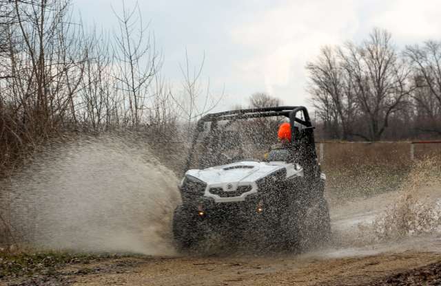 Játék csendesen, emissziómentesen. Próbán a CAN-AM Commander E
