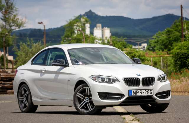 Hátulról az igazi. BMW 220d Coupé teszt