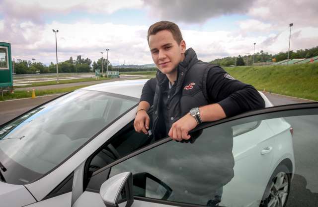 És te tudsz vezetni? A műgyanta nem hazudik