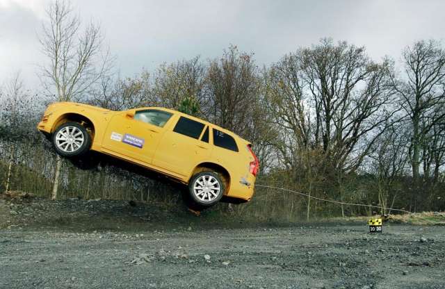 Svéd módi útról letérés: a Volvo robotokkal modellez baleseteket