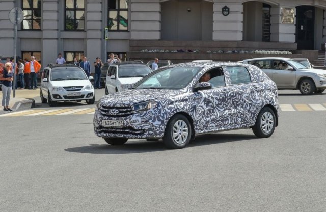 Videón az új Ladák, az X-Ray belseje gyári fotón