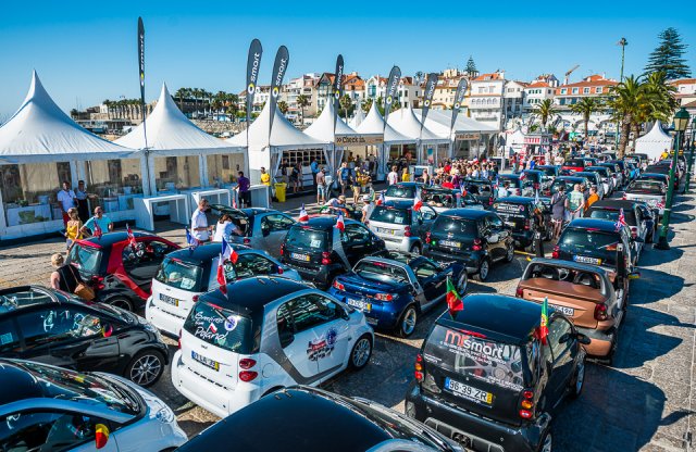 Már gyülekeznek a smartosok Budapesten, szombaton felvonulnak