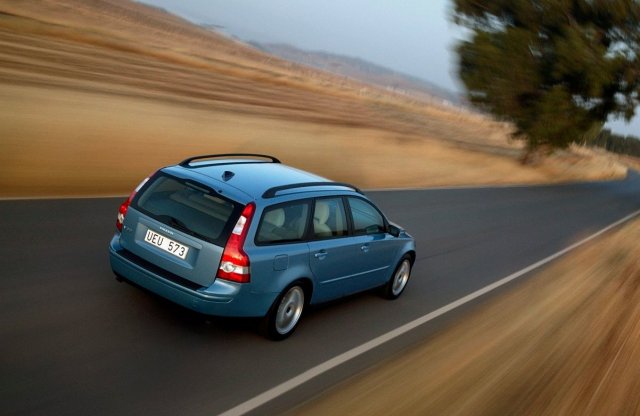 Komoly utazóautók 2 millió forintért - miből választhatunk?