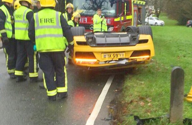 Próbakörön tettek tetőre egy Audi R8-at