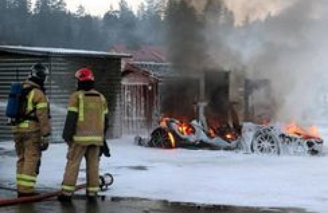 Töltőállomáson gyulladt ki egy Tesla