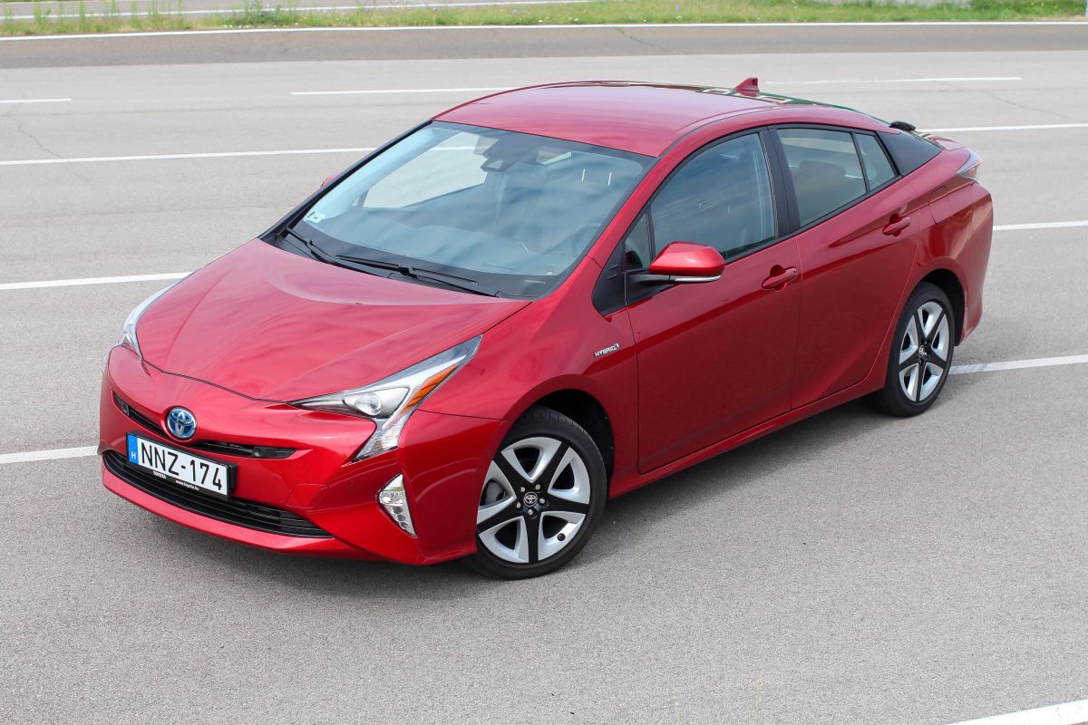 TOYOTA PRIUS