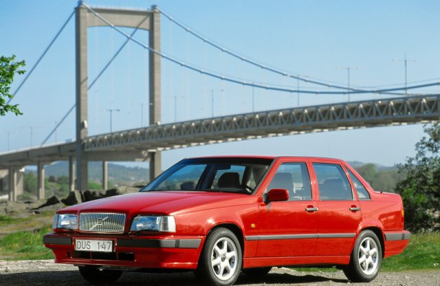 Ezüstlakodalmas Volvo a Galaxisból