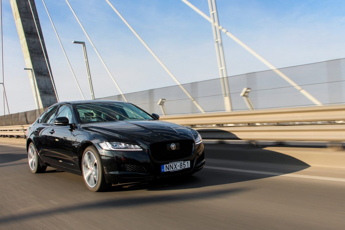 JAGUAR XF