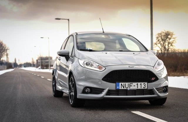 Minek ide sperr? - Ford Fiesta ST200 teszt