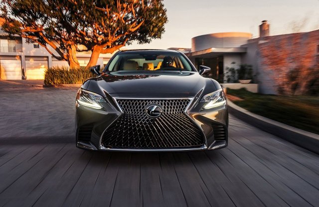 Sávtakarító funkció a Lexustól