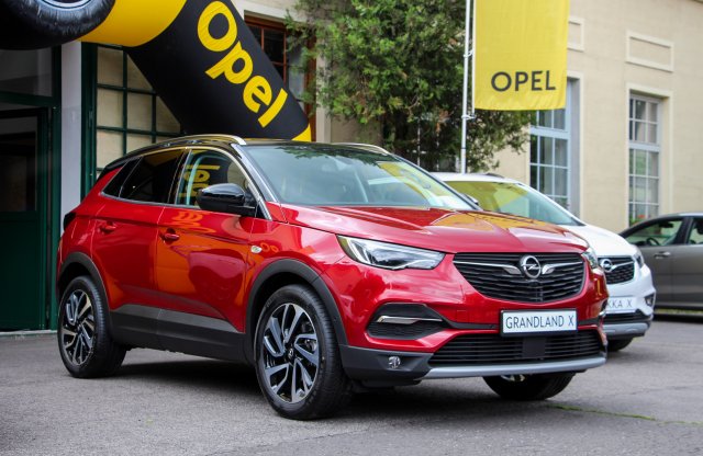 Bepattantunk az Opel legnagyobb crossoverébe