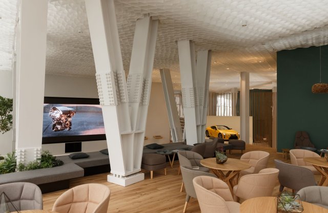 Fotókon Oroszország legújabb, legkülönlegesebb autószalonja