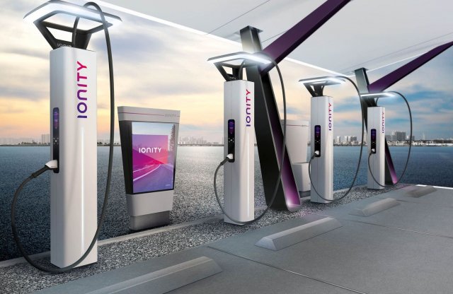 Villámgyorsan tölt az Audi e-tron GT: 80% 12 perc alatt!