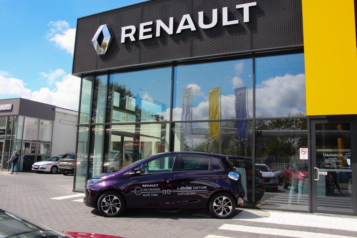 RENAULT