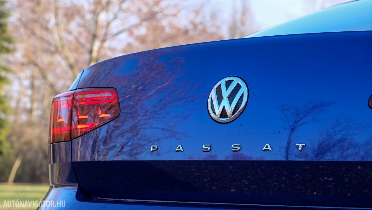 VOLKSWAGEN PASSAT