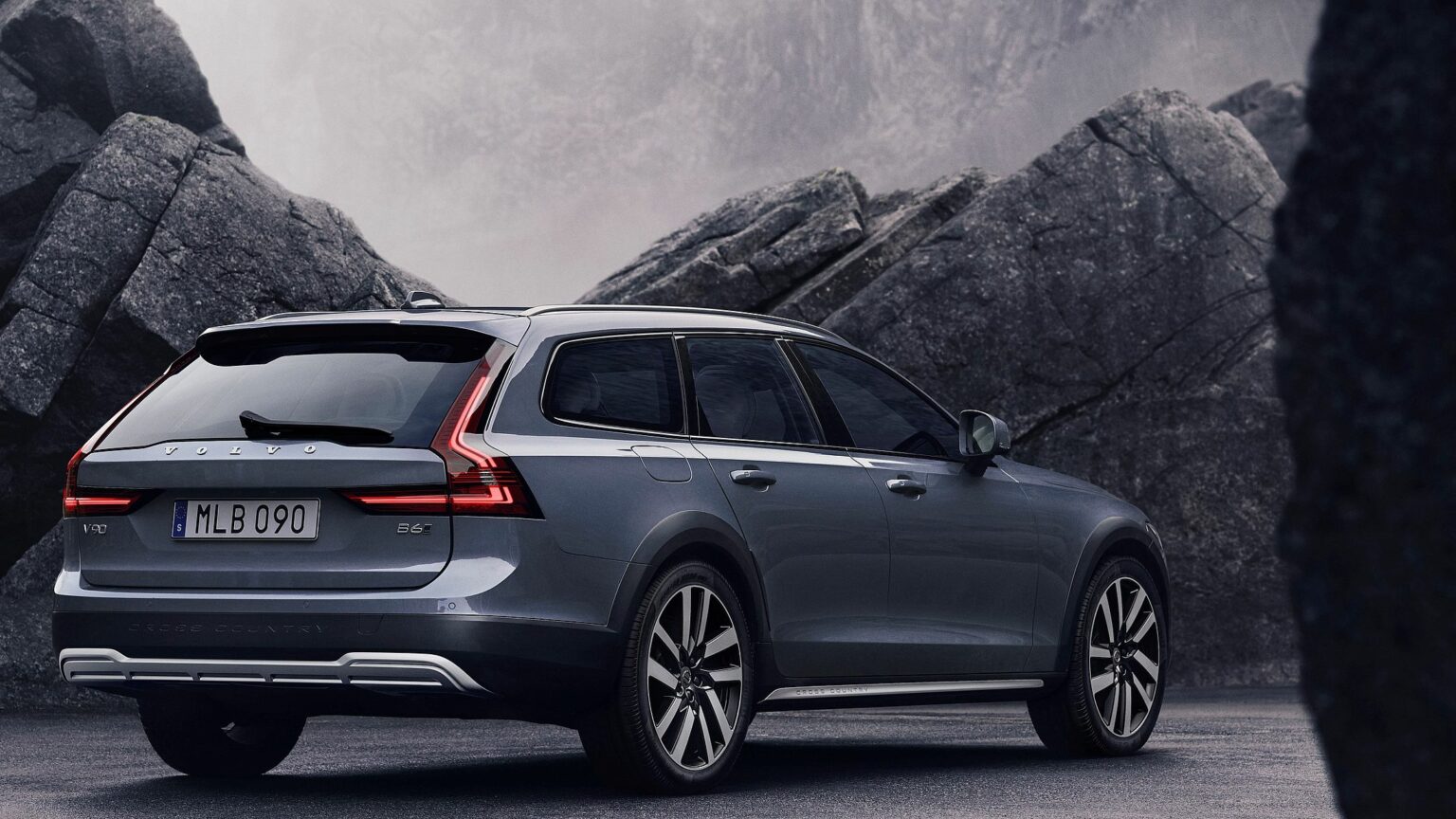 Volvo s90 cross country