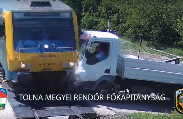 Teherautóval hajtott vonat elé egy sofőr Simontornyán