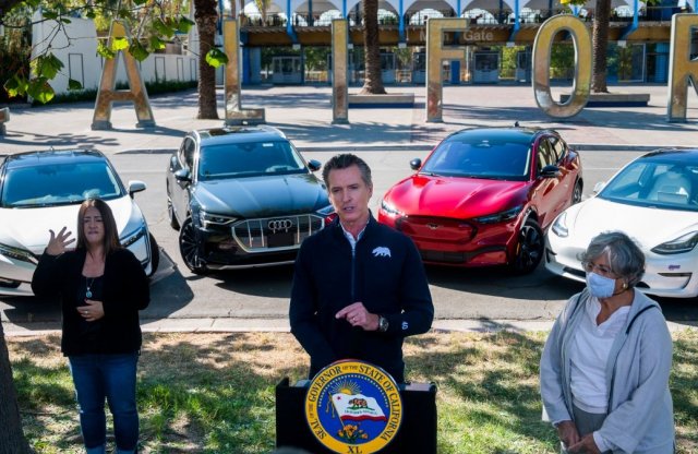 Csak elektromos autókat fognak eladni Kaliforniában