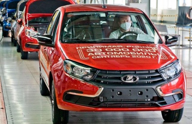 30 millió legyártott autónál tart a Lada, kukkants be a gyárba!
