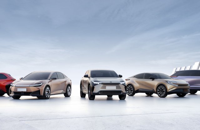 A Toyota is beadta a derekát: 2035-re lemond a robbanómotorokról