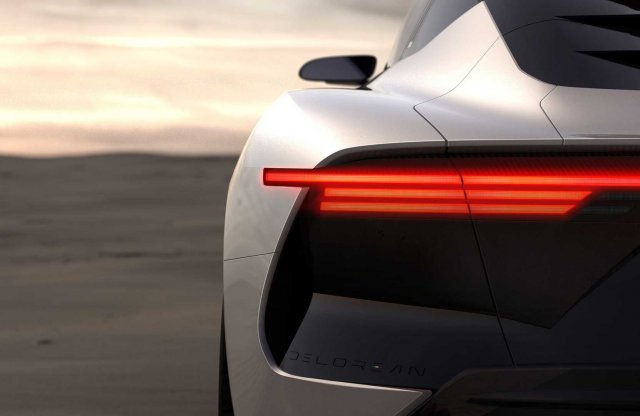 Augusztusban érkezik a megújult, villany DeLorean