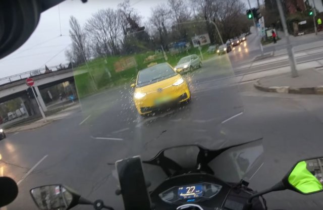 Hogy lehet, hogy egy taxis ennyire nem tud vezetni?