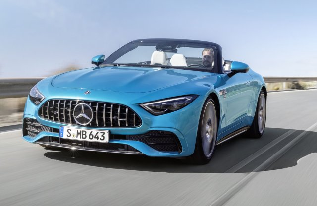 F1-es technikával jön a kismotoros Mercedes-AMG SL